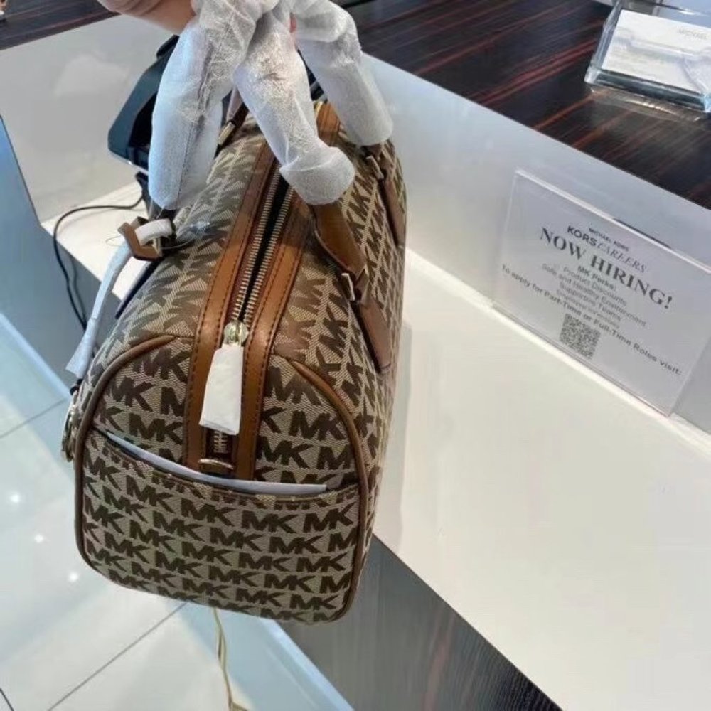 Michael Kors - Picture 3 of 5